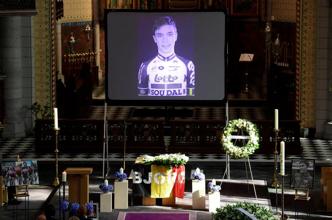 Lambrecht, član ekipe Lotto Soudal, je veljal za enega največjih kolesarskih talentov.  | Foto: Reuters