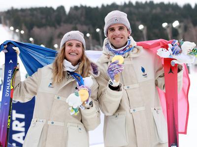 Francoskima turnima smučarjema zlato v mešanih ekipah