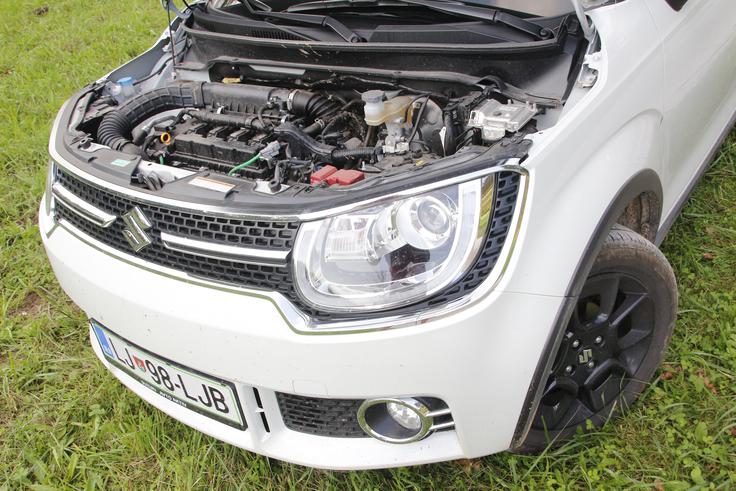 Motor(ček) 1.2 se je med testom kljub štirikolesnemu pogonu izkazal z zelo nizko porabo, celo manjšo od metode WLTP. | Foto: Aleš Črnivec