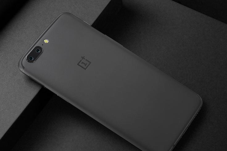 Fotoaparat pametnega telefona OnePlus 5 mnogi že primerjajo s tistim, ki ga najdemo na iPhonu 7 Plus, saj sta si zelo podobna.  |  Foto: OnePlus | Foto: 