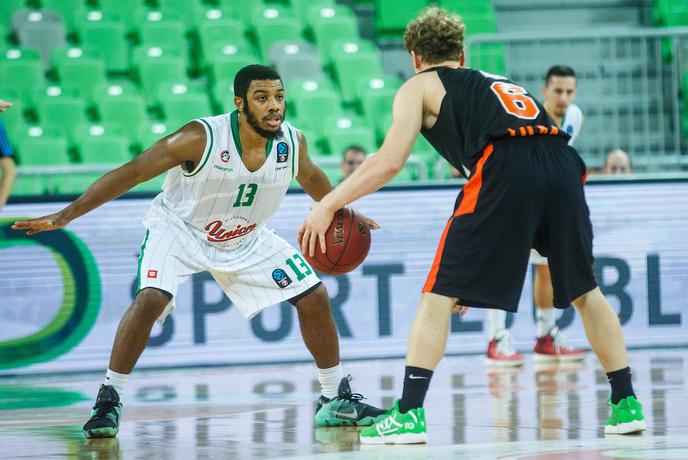 Olimpija zdržala in dosegla prvo zmago v Eurocupu