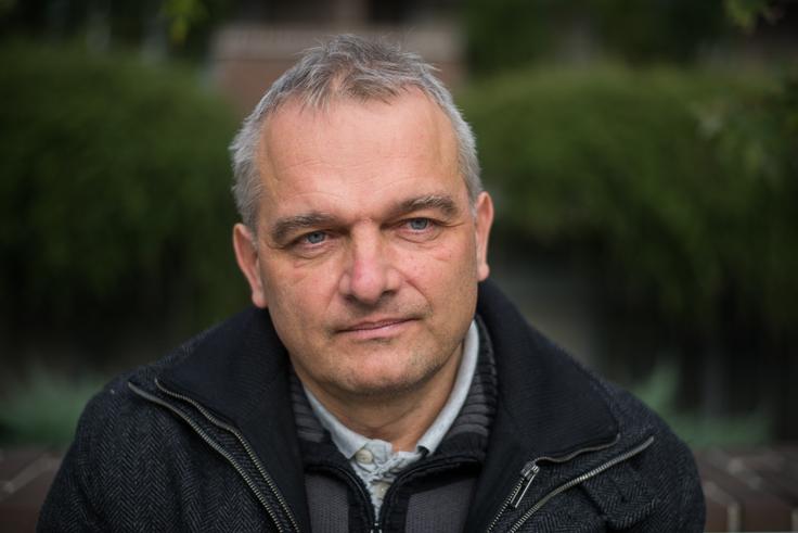 "To, da so takšne informacije prišle na dan zgolj po naključju, kot bojno strelivo, vso bolnišnico postavlja v zelo slabo luč," meni imunolog Alojz Ihan. | Foto: Bor Slana