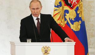 Putin podpisal pogodbo o priključitvi Krima k Rusiji, na Krimu odjeknili streli