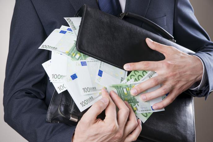 Denar | Čeprav vsi problemi še zdaleč niso premagani, so gospodarski obeti za Evropo vendarle veliko boljši, je izpostavil izvršni podpredsednik Evropske komisije Valdis Dombrovskis. | Foto Thinkstock