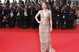 Emily Browning spet v shrhljivki