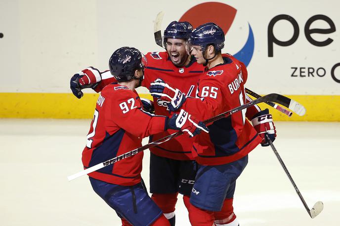 Washington | Veselje hokejistov Washingtona po zmagovitem zadetku, s katerim so prekinili niz dveh zaporednih porazov. | Foto Reuters