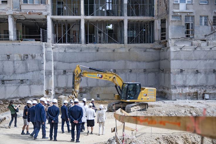 Na povečanje so vplivale tudi rastoče cene gradbenih storitev od začetka izvajanja investicije do danes ter rast cen gradbenih materialov in energentov. | Foto: Ana Kovač