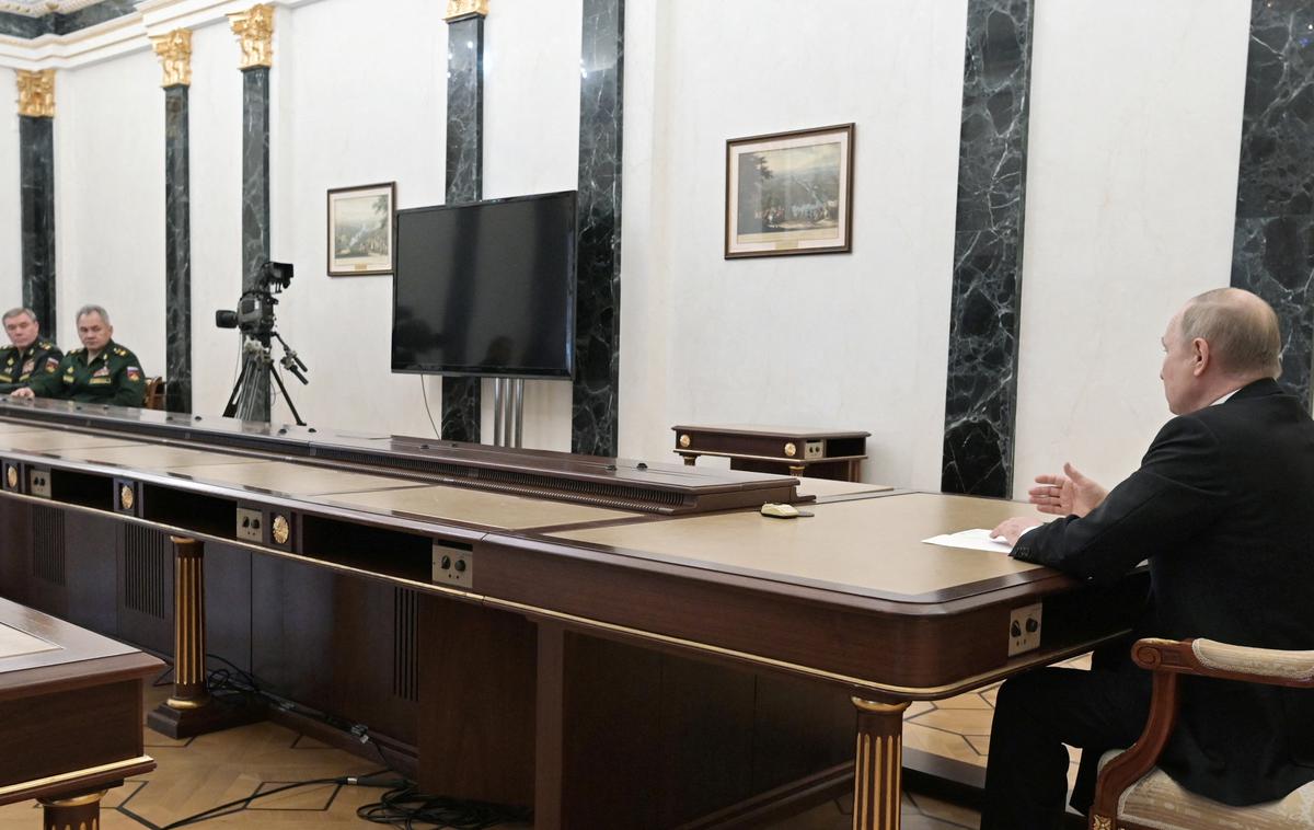 putin kremelj | Putin bo z udeležbo na srečanju, ki predstavlja vrhunec Trumpovih prizadevanj za končanje vojne v Ukrajini, prvič po desetih letih obiskal ZDA. | Foto Reuters
