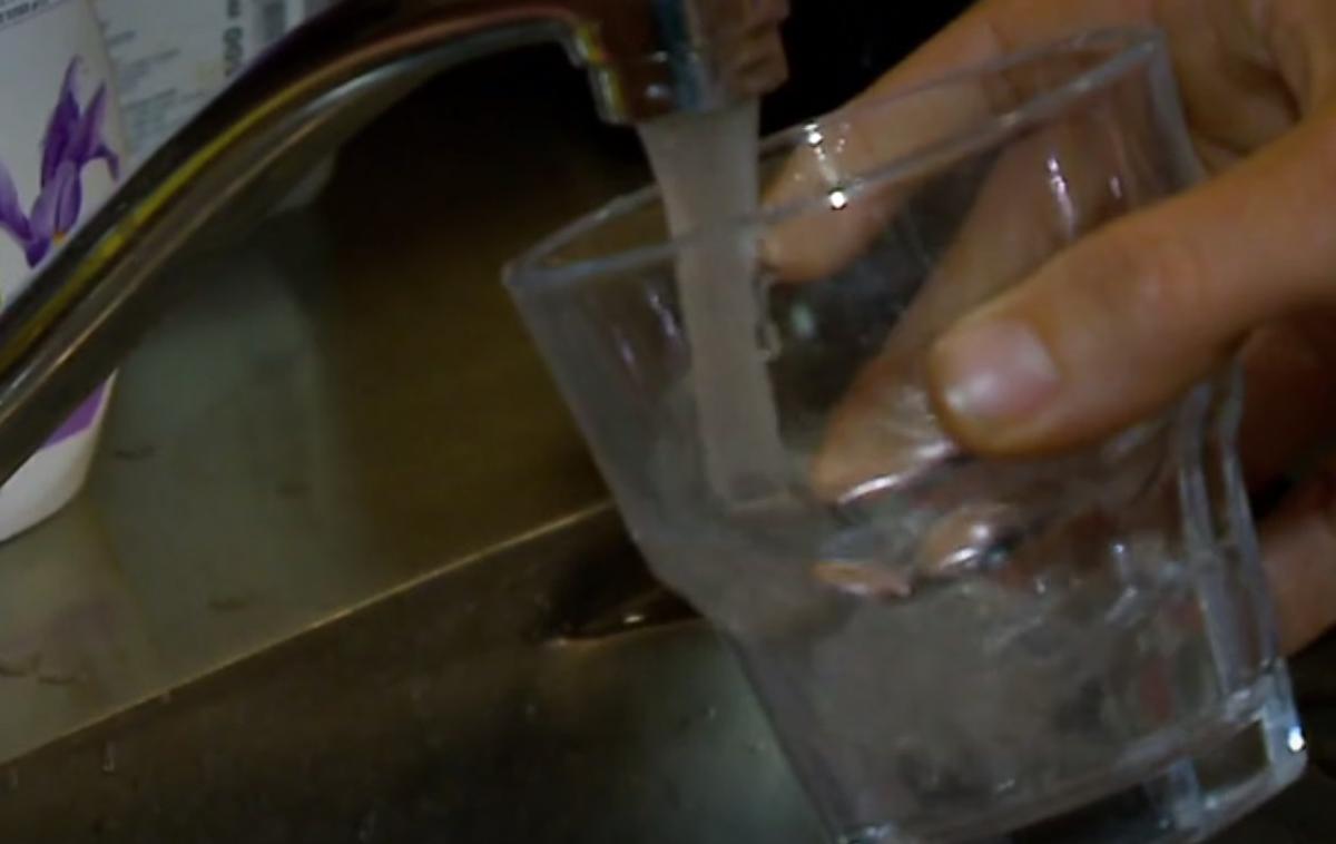 Pitna voda | Ukrep prekuhavanja vode je v gospodinjstvih, ki so del vodovodnega sistema Šempeter, še vedno nujen. | Foto Planet TV