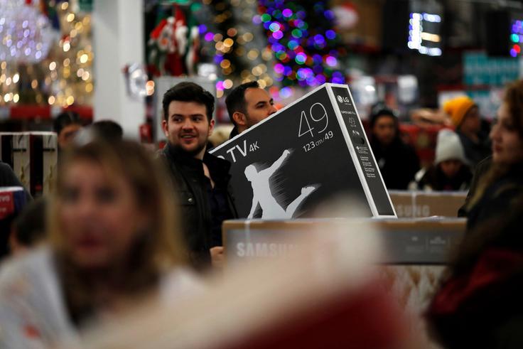 Nakupovanje, trgovina, popust, trgovski center | Foto: Reuters