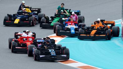 Dirkalnike formule 1 iz legokock sestavljali 22 tisoč ur #video