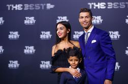 Cristiano Ronaldo se je zaročil s svojim dekletom Georgino Rodriguez