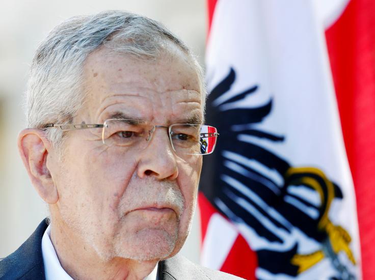 Avstrijski predsednik Alexander Van der Bellen se je ob prisegi nove vlade zavzel za to, da bi Avstrija znotraj EU prevzela konstruktivno vlogo. | Foto: Reuters