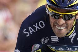 Contador odbil vse napade in zadržal vodstvo