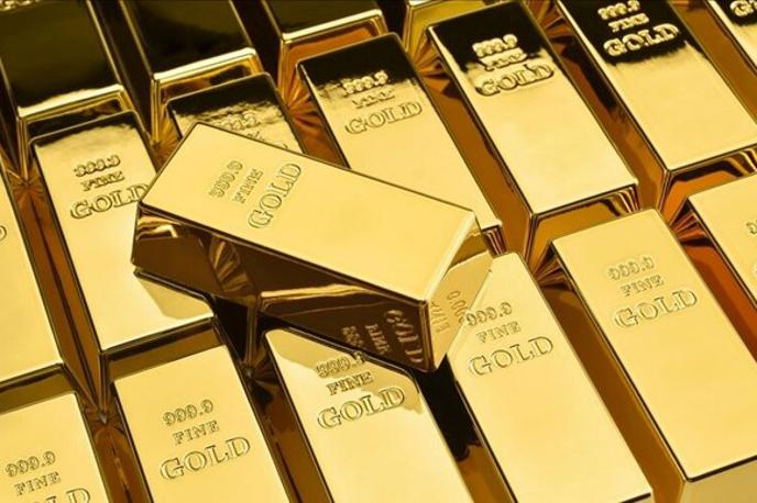 Zlato | Policisti so zlato zasegli, ob tem pa tudi večjo vsoto denarja v gotovini, nekaj mobilnih telefonov in tovornjak. Oba voznika so po poročanju italijanske tiskovne agencije Ansa ovadili zaradi pranja denarja. | Foto Fortrade Cyprus Ltd.
