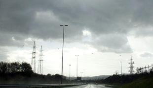 Nekatere reke po Sloveniji še naraščajo, manjši hudourniki lahko nocoj poplavijo