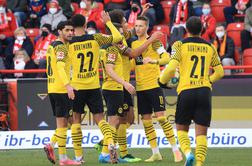 Borussia Dortmund izkoristila hud spodrsljaj Bayerna