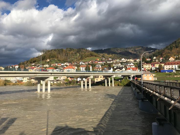 Napovedano je, da bo Drava danes vzdolž svojega toka poplavljala v širšem obsegu. | Foto: Uroš Maučec