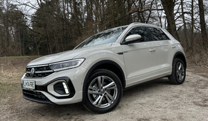 Deset najbolje prodajanih: VW golf spet daleč od vrha