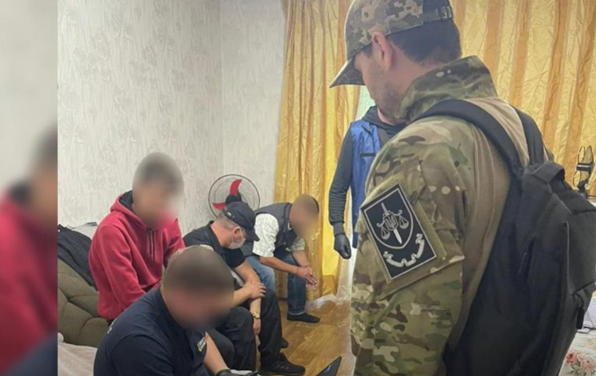 Tolpa | Prevarantov, ki so sredi ene največjih kriz v zgodovini Ukrajine oškodovali sodržavljane v stiski, grozi do petnajst let zapora.  | Foto Ukrajinska kiberkriminalna policija