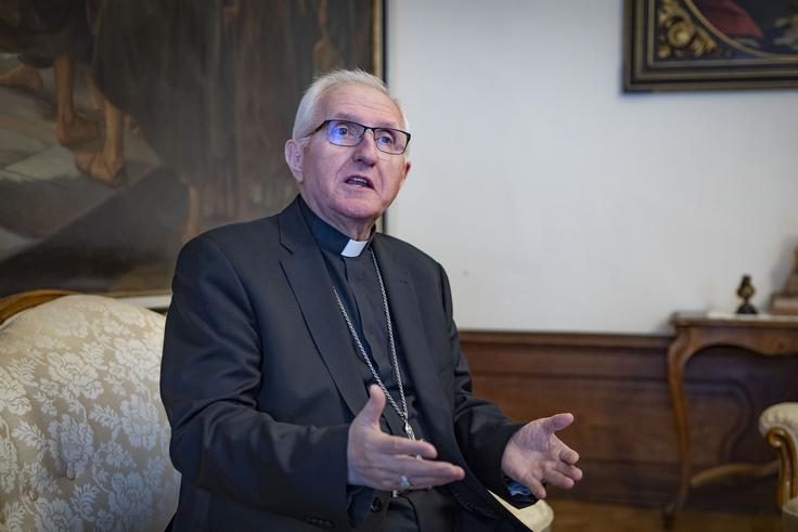 "Vsekakor se zavedamo te težave. Ob dejstvu, da se številke nižajo in jih je seveda treba gledati v sklopu neke celovite presoje, ne zgolj v samih številkah, vemo, da se je v Sloveniji število rojstev praktično prepolovilo. Predlani se je rodilo nekaj več kot 16 tisoč otrok. Naslednje vprašanje, ki se nam postavlja, je, koliko je teh otrok v krščanskih in koliko jih je sploh še v katoliških družinah, če govorimo samo o Katoliški cerkvi. Zdi se, da je takih le dobra polovica vseh rojstev. To avtomatsko pomeni precej drastično znižanje številk." | Foto: Ana Kovač