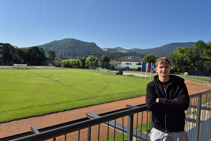 Dopoldne v službi, zvečer v obrambi prvakov: zgodba 21-letnega Matevža Kobala