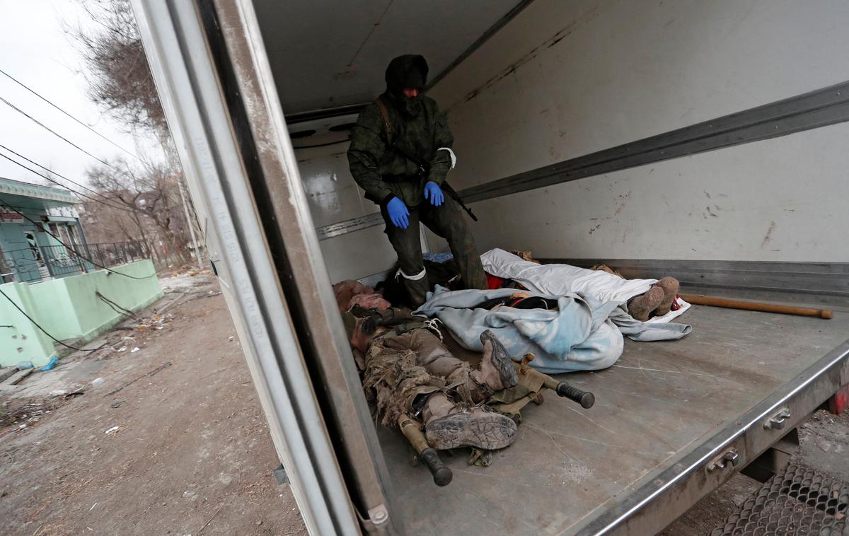 Vojak | "To je vojna, vendar oni niso živali," je dejal Zelenski, potem ko je Kremelj zavrnil prevzem trupel svojih vojakov.  | Foto Reuters