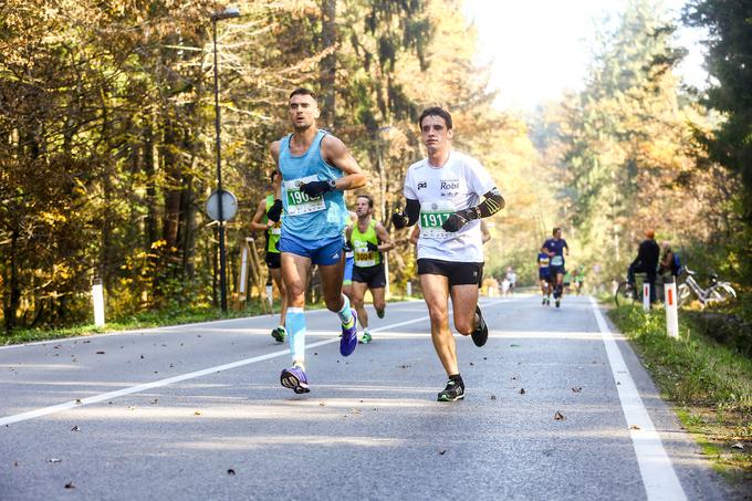 Povprečna starost elitnega maratonca, ki je 42 kilometrov pretekel v malce več kot dveh urah, je 28 let, pravi tale analiza, v kateri je bilo zajetih za pol stoletja maratonov (klik). | Foto: Grega Valančič/Sportida