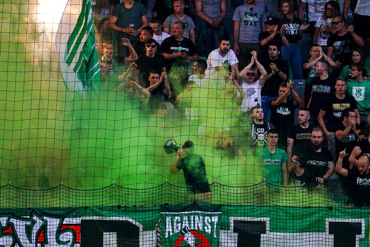 Navijači Olimpije so nogometašem po koncu tekme kljub porazu ploskali. | Foto: Matic Klanšek Velej/Sportida