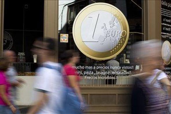 Pahor: Trenutno ni nič bolj usodnega kot obstanek Slovenije v območju evra