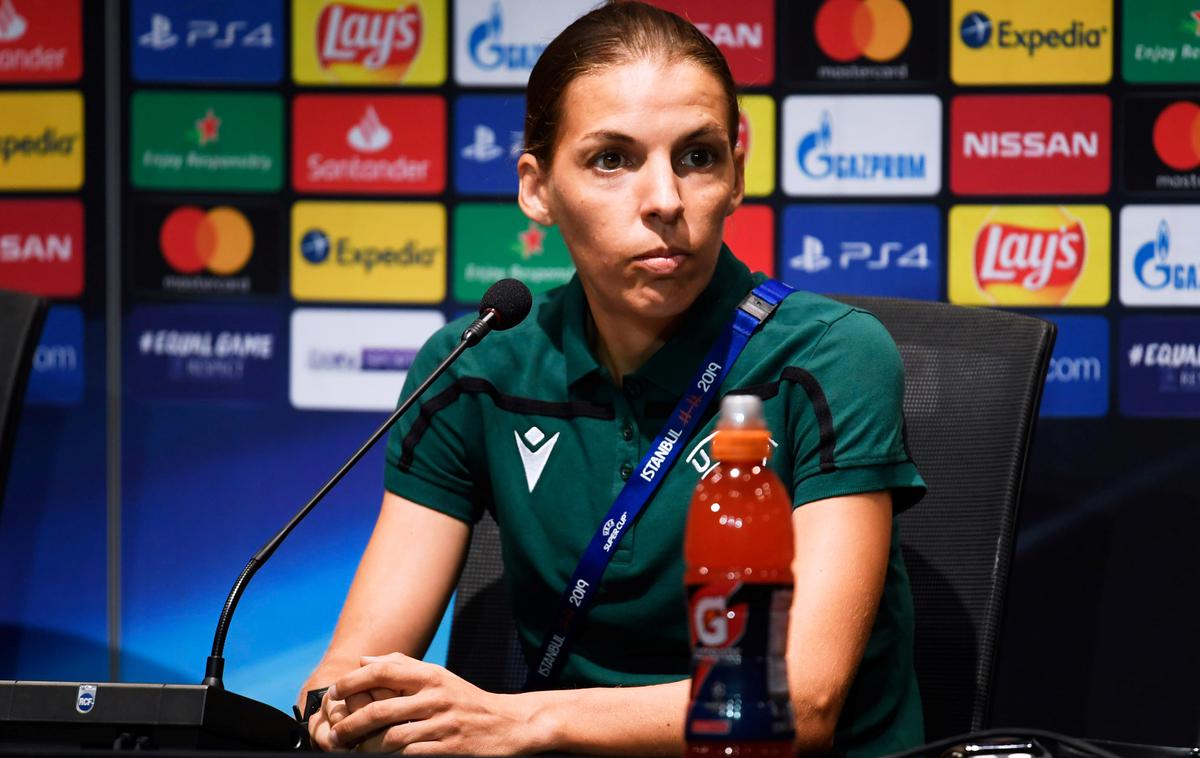 Stephanie Frappart. | Stephanie Frappart se je izkazala s sojenjem na letošnjem svetovnem prvenstvu za dekleta. | Foto Reuters
