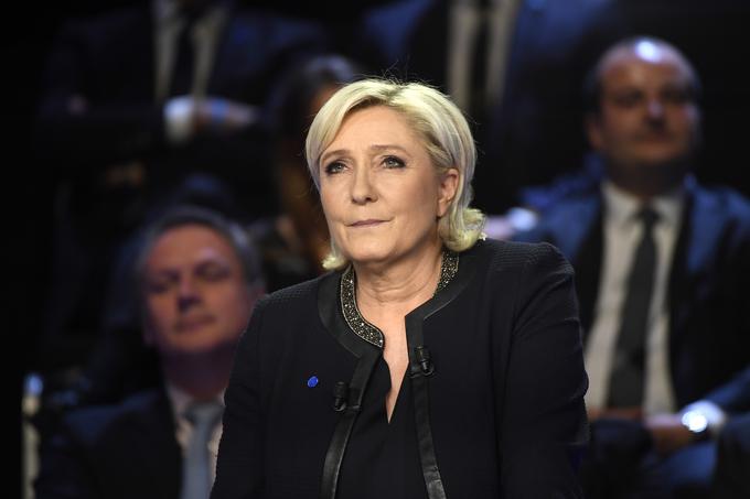 48-letna Marine Le Pen je voditeljica protipriseljenske Nacionalne fronte. Zagovarja izstop Francije iz evra in reformo EU, strog nadzor na mejah in omejevanje priseljevanja v Francijo. Je za sodelovanje z Rusijo v boju proti islamskemu radikalizmu. Nasprotuje islamizaciji Francije. | Foto: Reuters