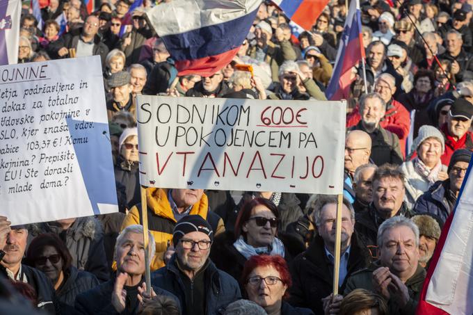 Protest upokojencev, ki ga pripravlja ljudska iniciativa Glas upokojencev Slovenije; Trg republike. | Foto: Bojan Puhek