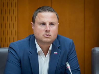 Žan Mahnič zelo ostro nad Janjo Sluga: "Lahko te je sram!"