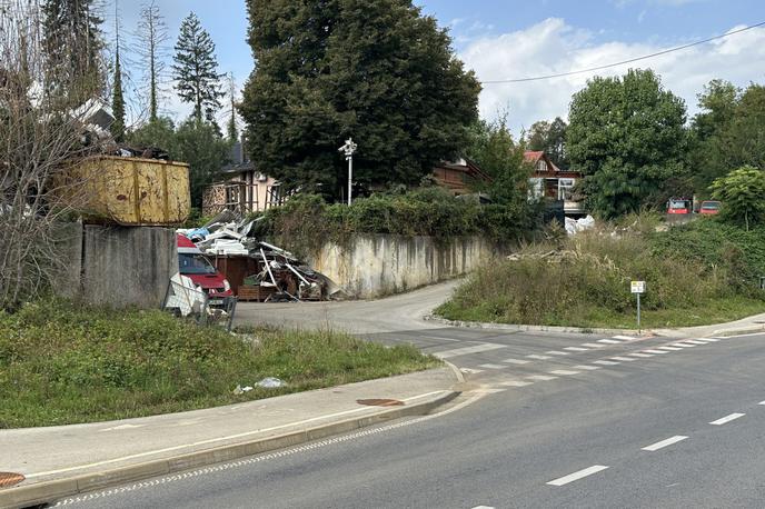 Naselje Žabjak-Brezje | Na vrhovnem državnem tožilstvu poudarjajo, da je na operativnih tožilstvih 24 ur na dan vse dni v letu organizirana dežurna služba, v kateri se vse nujne zadeve in pobude policije obravnavajo hitro. Tožilstvo v postopkih ne zavlačuje in je tudi v konkretnem primeru delovalo nemudoma, zatrjujejo. | Foto STA