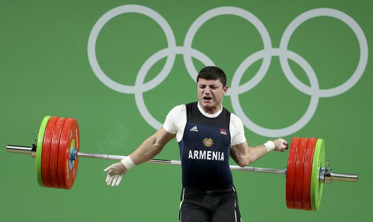 Obrnilo mu je komolec in sanj o olimpijskem odličju je bilo konec. | Foto: Reuters