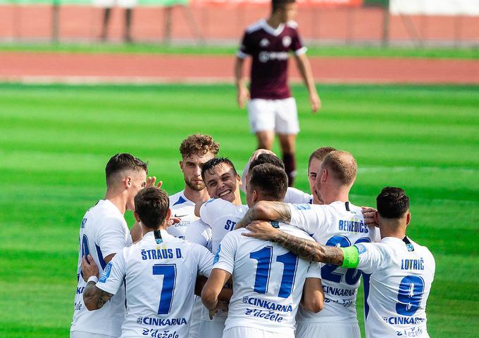 Celjani so se v Kranju znesli nad nogometaši Triglava. | Foto: Vid Ponikvar