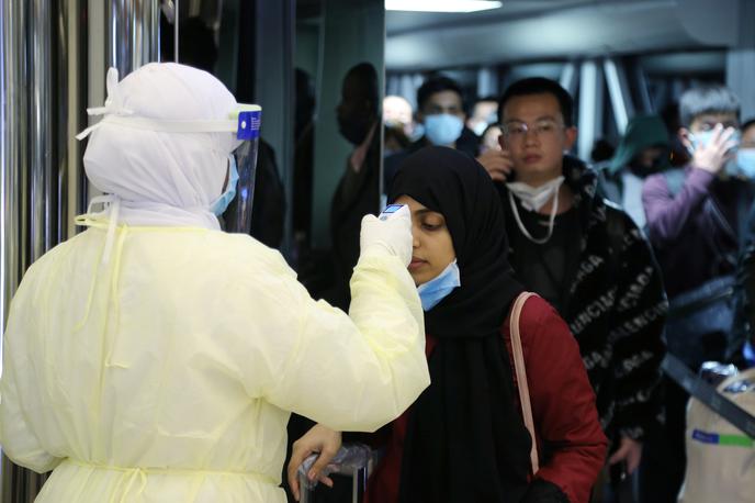 koronavirus, Kitajska | Zaradi nevarnosti okužbe s koronvirusom na Kitajskem vlada izredno stanje. | Foto Reuters