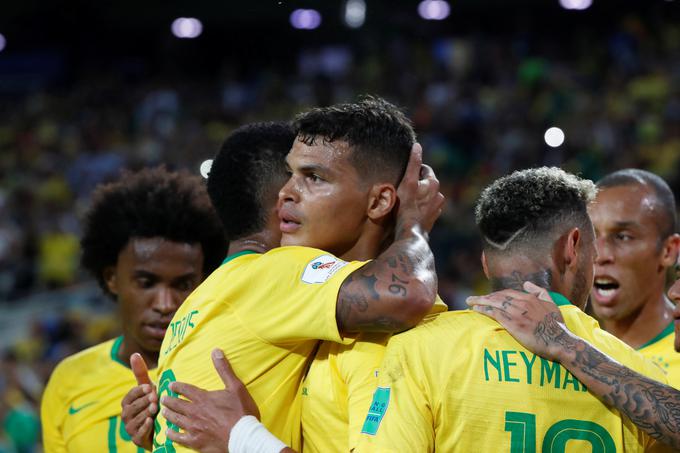 Thiago Silva je premagal Vladimirja Stojkovića po strelu z glavo. | Foto: Reuters