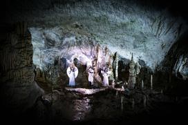 Žive jaslice v Postojnski jami