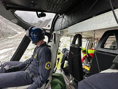 Pohodnika ugriznila kača, po pomoč s helikopterjem