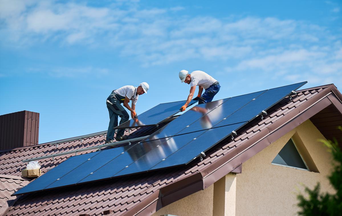 sončna energija paneli sončna elektrarna | Foto Shutterstock