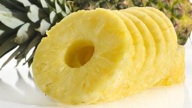 Sladki konec tedna: Ananas v srajčki