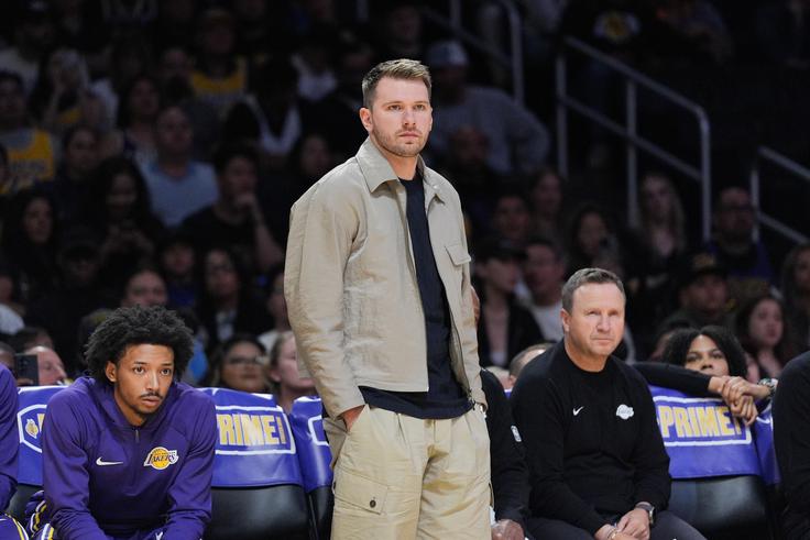 Na uvodnih pripravljalnih tekmah je bil le gledalec, zdaj pa bo končno zaigral za Lakerse. | Foto: Guliverimage