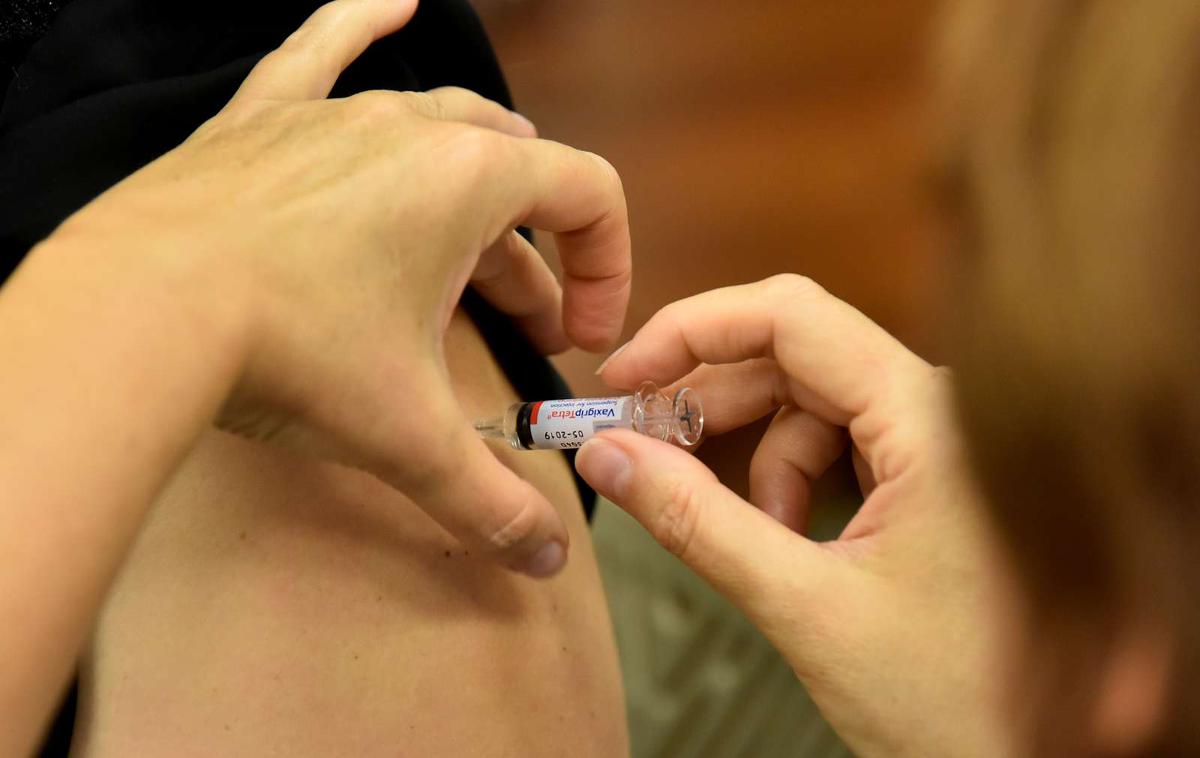 Cepljenje proti gripi | Madžarska je pred poletjem večinoma odpravila ukrepe za zajezitev novega koronavirusa. Trenutno za sodelovanje v javnem življenju ni potrebno dokazilo o cepljenju ali testiranje. | Foto STA