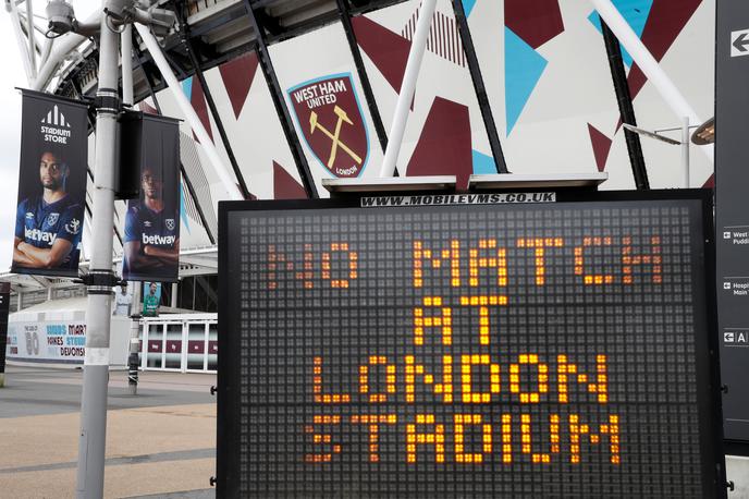 premier liga, koronavirus | Angleški štadioni že nekaj časa samevajo. | Foto Reuters