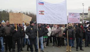 Ali migranti zlorabljajo referendum? Nekdanji ustavni sodniki neenotni.