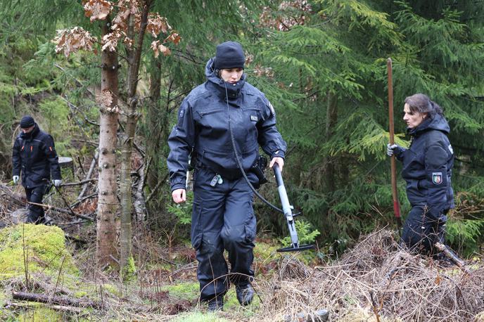 Policisti raziskujejo umor 12-letne deklice | Nemški policisti preiskujejo kraj umora 12-letne Luise. | Foto Guliverimage