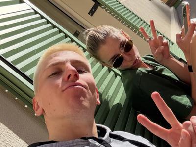 Tadej Pogačar presenetil z novo barvo las