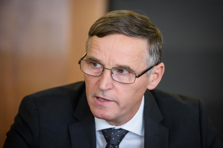 Na ministrstvu za finance pod vodstvom Andreja Bertonclja sploh še niso začeli priprave nove strategije. | Foto: STA ,